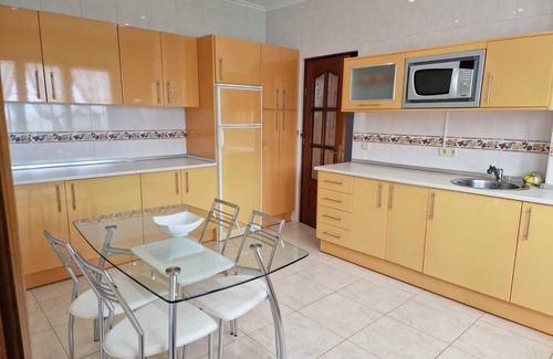 Santa Cruz de Bezana Apartment | Chalet DE 5 Apartamentos Individuales