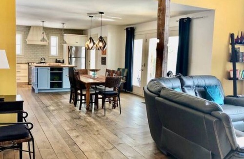 Stanstead Township Ski Chalet | Chalet de Luxe & Paisible @ au Bord du Lac Memphrémagog