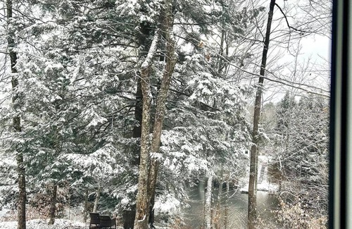 Stanstead Township Ski Chalet | Chalet de Luxe & Paisible @ au Bord du Lac Memphrémagog