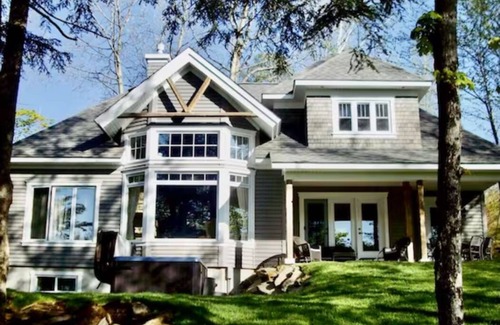 Stanstead Township Ski Chalet | Chalet de Luxe & Paisible @ au Bord du Lac Memphrémagog