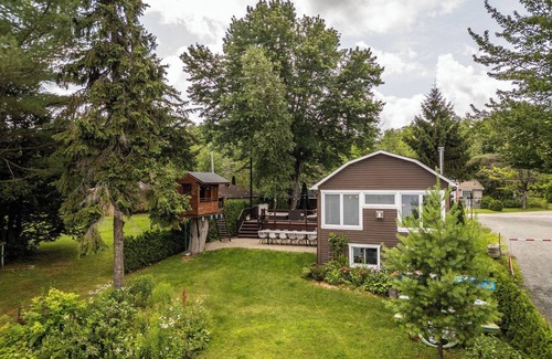 Memphremagog Regional County Municipality Ski Chalet | Chalet directly on the shores of magnificent Lake Lovering