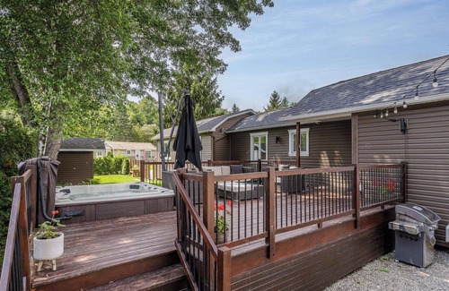 Memphremagog Regional County Municipality Ski Chalet | Chalet directly on the shores of magnificent Lake Lovering