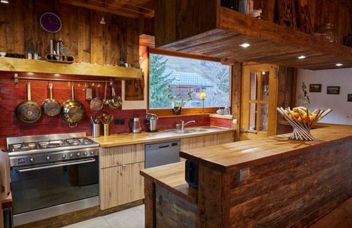 Le Raffort Ski Chalet | Chalet 'Duhoux' with Mountain View, Private Terrace and Wi-Fi