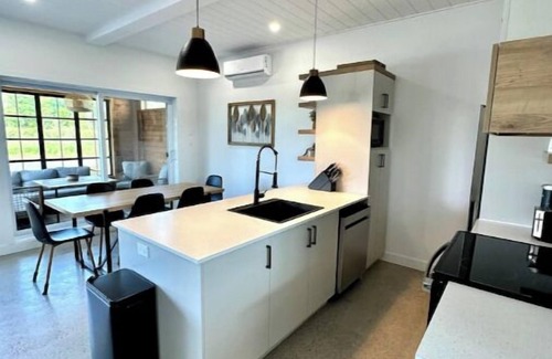 Saint-Anicet Ski Chalet | Chalet en Bordure du Canal le 236