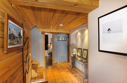 Meribel Village Ski Chalet | Chalet Etienne - 8 room chalet 15 people