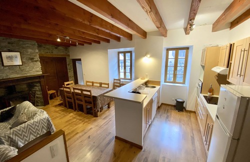 Cadeilhan-Trachere Ski Chalet | Chalet Familial Dans Petit Village des Pyrénées