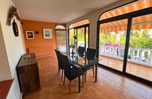 Binixiquer Ski Chalet | Chalet familiar con piscina en Binixica
