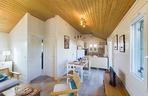 Combrit Ski Chalet | Chalet for 4 in a residence with swimming pool