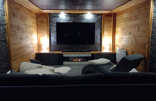 Saint-Hilaire-les-Courbes Ski Chalet | Chalet des lacs