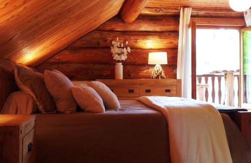 Saint-Hilaire-les-Courbes Ski Chalet | Chalet des lacs