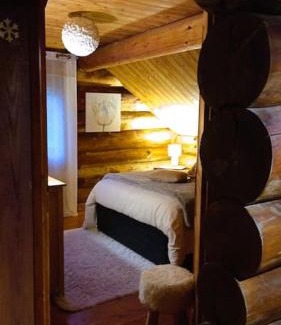 Saint-Hilaire-les-Courbes Ski Chalet | Chalet des lacs