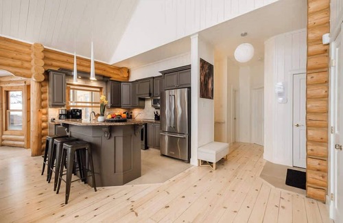 Mille-Isles Ski Chalet | Chalet Golden Bear at Fiddler Lake with spa, sauna, and private pool