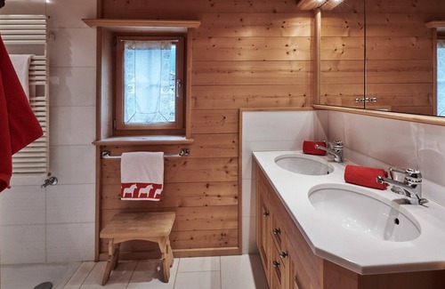 Klosters-Serneus Ski Chalet | Chalet 'Grisonella' with Wi-Fi