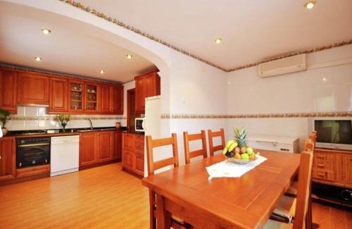 El Toro Ski Chalet | Chalet in El Toro with Pool by the Ocean