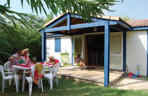 Castelmoron-sur-Lot House | Chalet in France with Garden Terrace