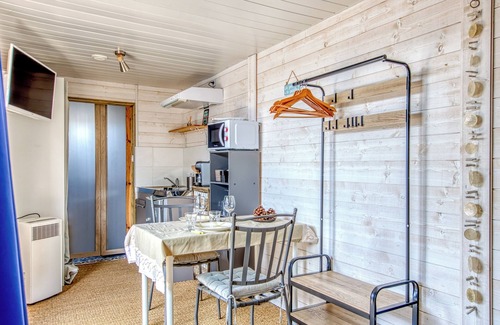 Vertheuil House | Chalet "in Medoc 3" with Private Garden & Wi-Fi