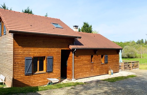Rosiers-de-Juillac Ski Chalet | Chalet in the heart of nature with private pool