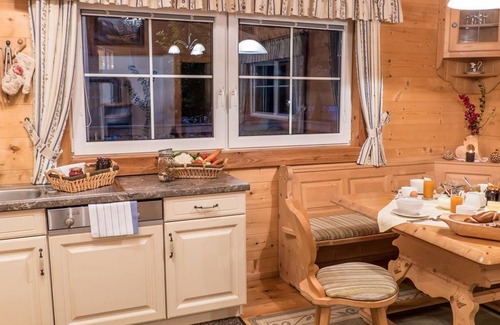 Groebming Apartment | Chalet Lärche - Almdorf im Winkl
