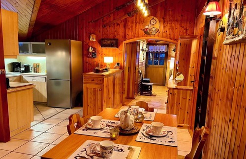 Saint-Crepin Ski Chalet | Chalet l'écrin du bonheur, private garden, swimming pool, lakes, rivers, mountains