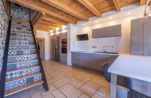 Huez-en-Oisans Ski Chalet | Chalet l'Oisans Bleu Huez Village at the foot of the slopes