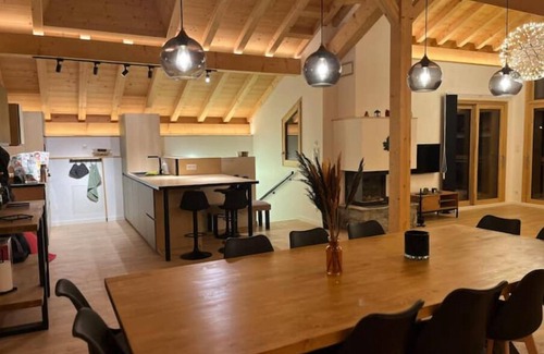 Great Alpine Road Ski Chalet | Chalet La Tarrine à Montmagny