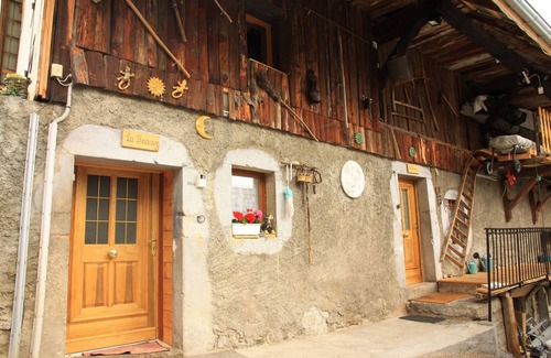 Montmin Apartment | Chalet la Tournette Gite la Beccaz 80m2 au Premier Étage