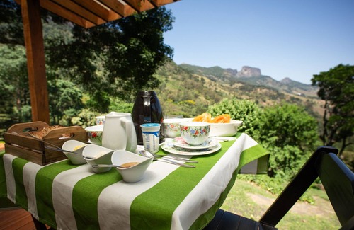 Sao Bento do Sapucai Ski Chalet | Chalet Leopoldo - Nas Nuvens (view of Pedra do Báu and valley)