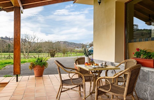 San Juan de Parres Apartment | Chalet 'Les Cuartes 1' with Mountain Views, Private Terrace and Private Garden