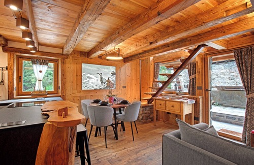 Valsavarenche Ski Chalet | Chalet 'Lo Pailler De Mamma E Pappa' with Mountain View, Private Terrace, Wi-Fi and Steam Bath