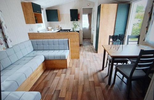 Kropswolde Apartment | Chalet Meerwijck mit Terrasse am Wasser und Meer mit Schwimmbad