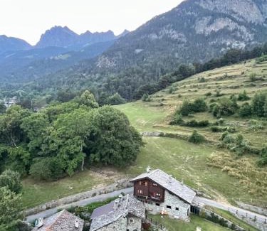 Champdepraz Ski Chalet | CHALET MONT AVIC