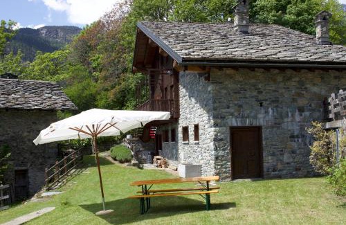 Champdepraz Ski Chalet | CHALET MONT AVIC