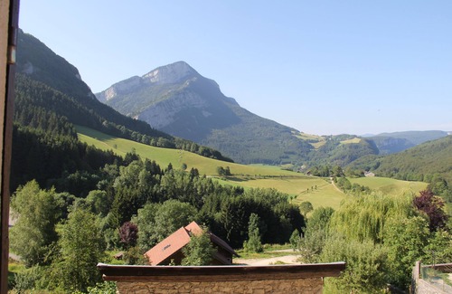 Rencurel Ski Chalet | Chalet montagne neuf 4* avec WI FI et jacuzzi 10 personnes plus 2 pers sup