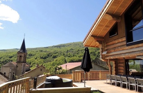 Rencurel Ski Chalet | Chalet montagne neuf 4* avec WI FI et jacuzzi 10 personnes plus 2 pers sup