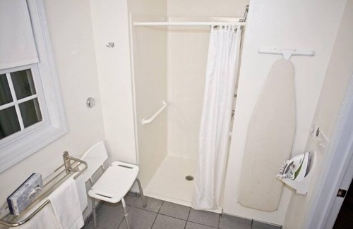 Mequon Hotel | Chalet Motel Mequon