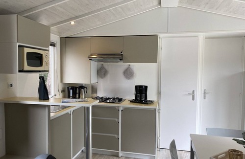 Rijkevorsel Ski Chalet | Chalet near Antwerp with Pool Access