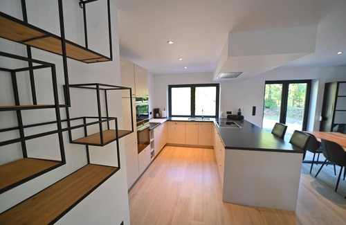 Somme-Leuze Ski Chalet | Chalet near Durbuy with Forest & Hot Tub
