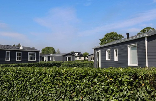 Lathum Ski Chalet | Chalet on the recreational lake and the Veluwe