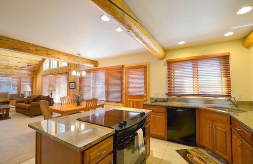 Carriage Hills Cabin | Chalet - Quiet 1 bedroom cabin - free WiFi