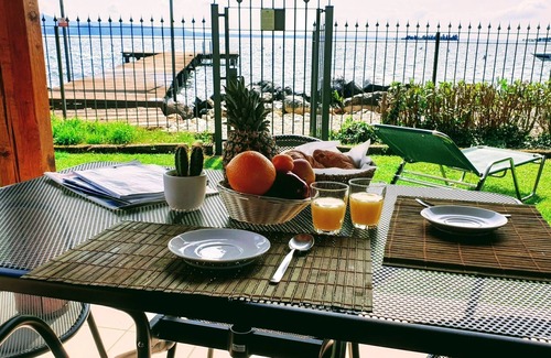 San Felice del Benaco Ski Chalet | Chalet Rio 1 directly on the beach