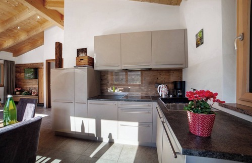 Rifiano House | Chalet 'Rose' with Mountain View, Shared Pool and Wi-Fi