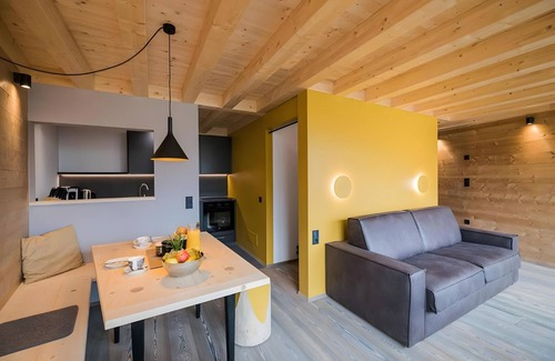 Sesto Ski Chalet | Chalet 'Rotwandwiesen 5' with Mountain View, Private Terrace and Wi-Fi