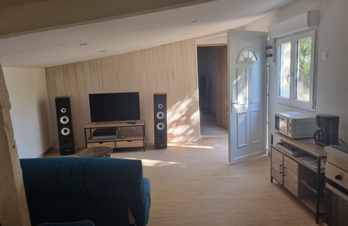 Miramont-de-Guyenne Cottage | Chalet Salon Cuisine, 1 Chambre sdb sur Terrain Arboré de 5000m2, Parking Privé