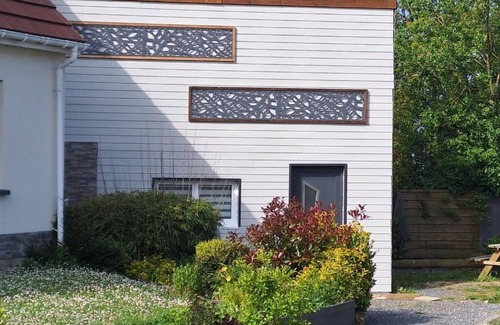 Samer House | chalet-style cottage