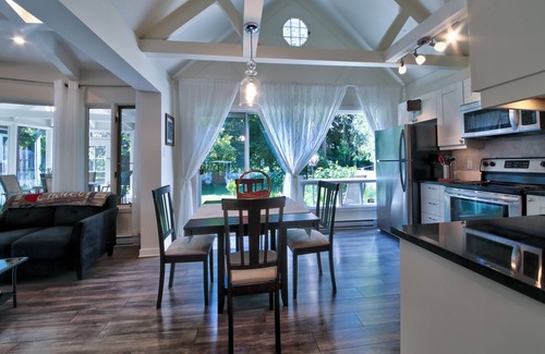 Dorval Ski Chalet | Chalet SUR LE Lac, A Quelques PAS DU LAC St-louis