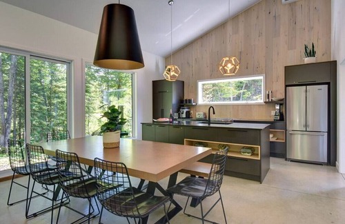 Lac-Superieur House | Chalet Taiga with a Hot Tub in Tremblant Nord