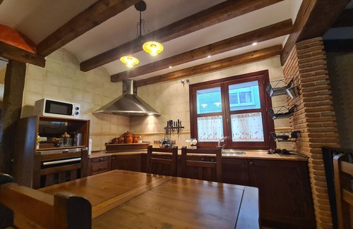 Piedralaves Ski Chalet | Chalet 'Tu Capricho' with Mountain View, Wi-Fi and Air Conditioning