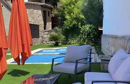 Piedralaves Ski Chalet | Chalet 'Tu Capricho' with Mountain View, Wi-Fi and Air Conditioning