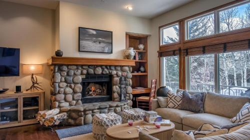 Highlands Townhomes House | Chalet Verve