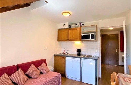 La Joue du Loup Ski Chalet | Chalet, view mountain, swimming pool, terrace, parking, tv, ski locker, 55m², La Joue du Loup